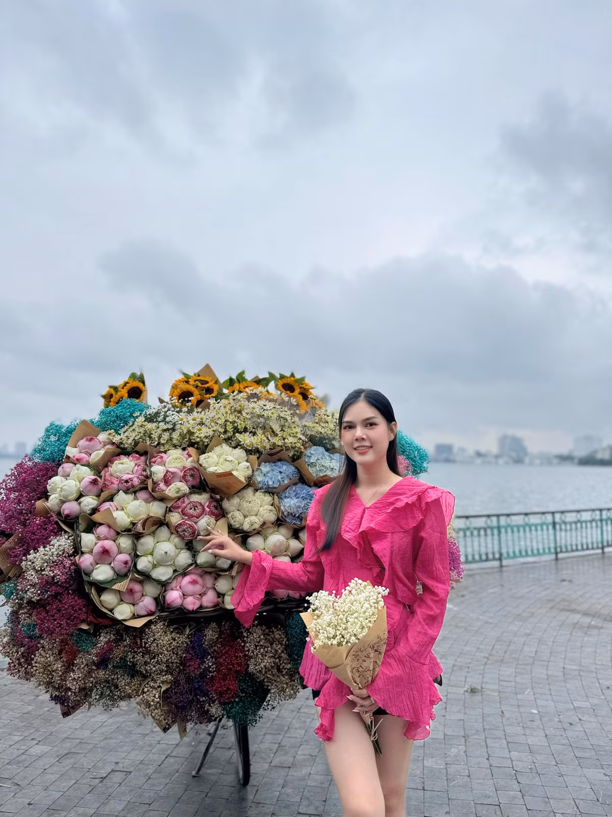 Lê Ngọc Trinh chăm đóng phim và hoạt động trở lại với vai trò là một người mẫu nội y sau một thời gian "ở ẩn".