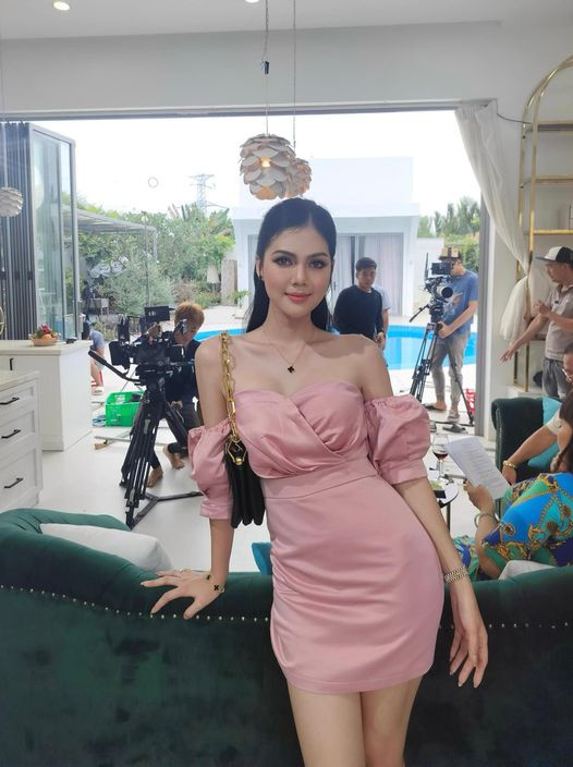 Trở lại showbiz sau 2 năm xuống tóc và tu tập tại gia, Lê Ngọc Trinh cho thấy sự trưởng thành và nhan sắc ngày càng thăng hạng.