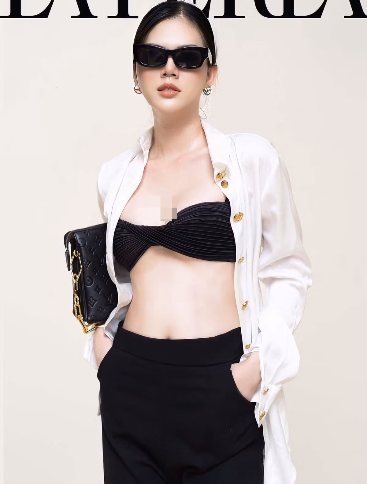 Phong cách thời trang táo bạo giúp mỹ nhân họ Lê khoe vòng một tròn đầy cùng vòng eo thon gọn.