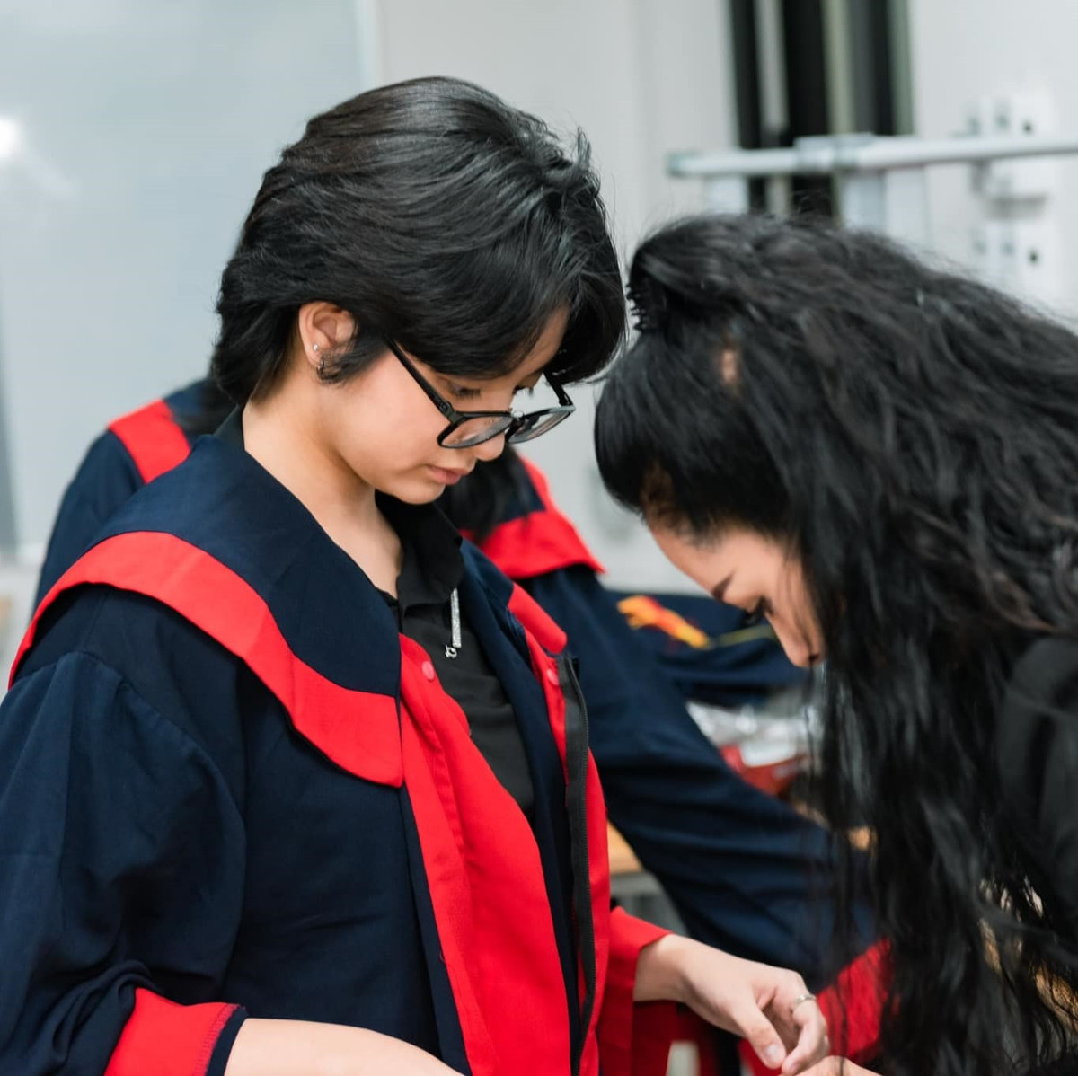 Khác với hình ảnh bé Bông để tóc dài thướt tha ngày nào, cô út nhà cựu người mẫu 7X hiện thu hút với mái tóc tém cá tính và phong cách năng động.