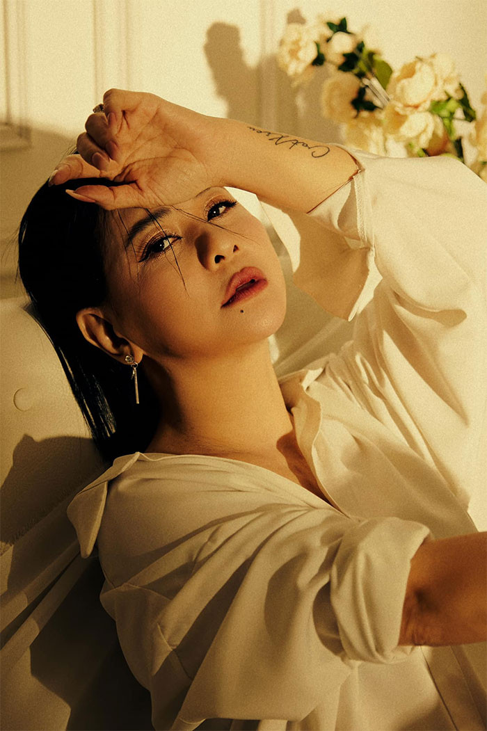 Tình yêu mới có lẽ cũng là một trong những nhân tố giúp Cát Phượng thêm trẻ trung, tươi tắn.