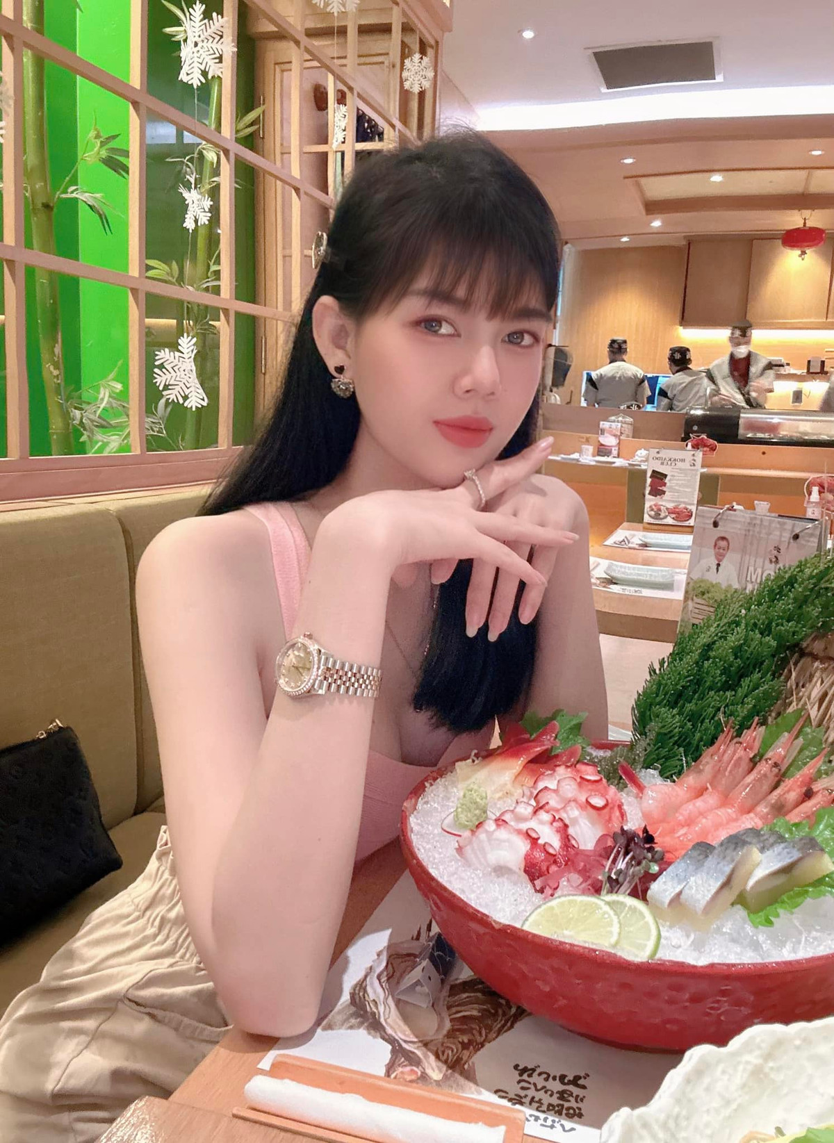 Ngoài chia sẻ về công việc, mỹ nhân họ Lê còn thường đăng tải những câu nói về triết lý cuộc sống.