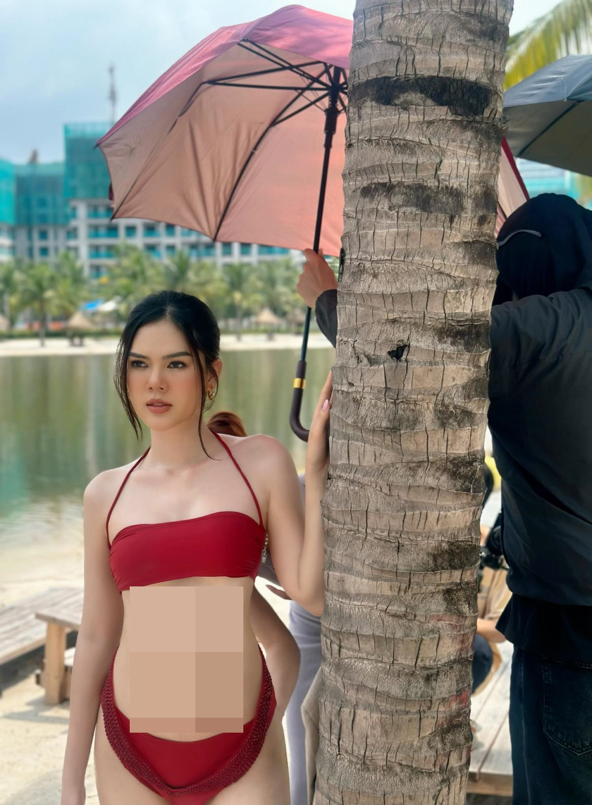 Sau 2 năm xuống tóc và tu tập tại gia, Lê Ngọc Trinh trở lại mạnh mẽ với nghệ thuật.