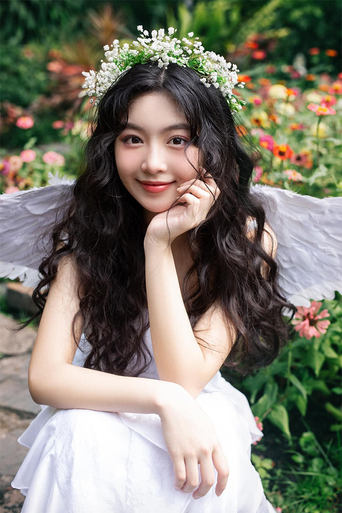 Lọ Lem thường xuyên nhận giải cao ở các cuộc thi vẽ, nhiếp ảnh... do nhà trường tổ chức.