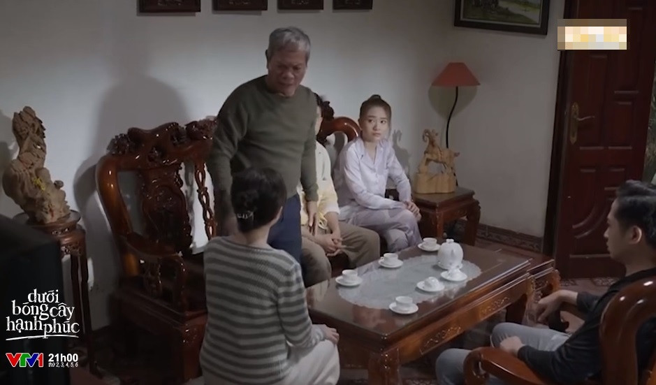 Quen thuộc với khán giả qua những vai diễn khó tính và khắc khổ, vai ông Công của NSND Quốc Trị đang được cho là ông bố chồng khó tính nhất nhì màn ảnh Việt.