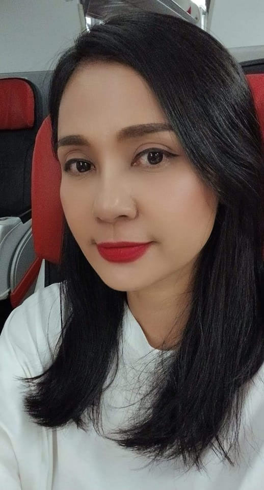 Năm 2022, diễn viên Việt Trinh đăng tâm thư thông báo giải nghệ với vai trò diễn viên và đạo diễn sau hơn 30 năm đóng phim để dành thời gian chăm sóc cho con trai. (Ảnh: FBNV)