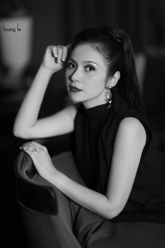 Sự nghiệp thăng hoa nhưng đời tư của Việt Trinh lại nhiều thăng trầm. Hai cuộc tình với Phạm Huy Phước và Trần Văn Giao - những nhân vật vướng vòng lao lý đã khiến Việt Trinh rời showbiz và ở ẩn một thời gian. (Ảnh: FBNV)