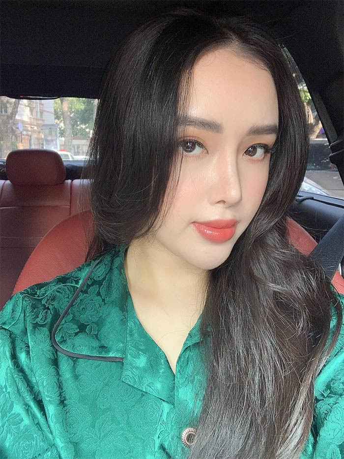 Mai Ngọc Phượng sinh năm 1993, từng có thời gian dài du học tại Đại học Columbia, Voncouver, Canada.