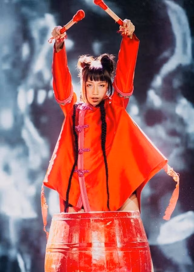 Năm 2021, Mỹ Anh đạt giải Á Quân The Heroes - Thần tượng đối thần tượng. Cô là nghệ sĩ nhỏ tuổi nhất tham gia chương trình này. Tham gia The Heroes, con gái diva Mỹ Linh vừa là ca sĩ, vừa là producer.