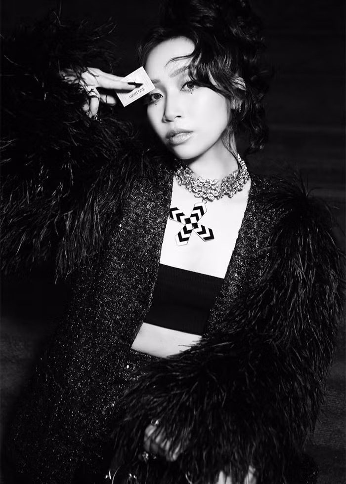 Ở tuổi 20, Mỹ Anh được trao giải thưởng Làn sóng xanh, hạng mục "Gương mặt mới xuất sắc".