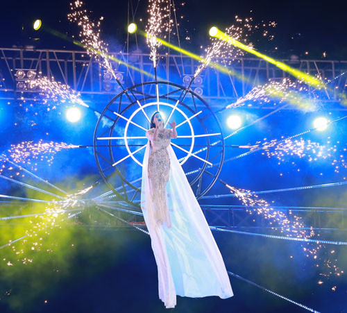 Với chất giọng đặc biệt và nội lực, giọng ca quê Quảng Bình không ngừng nỗ lực để khẳng định vị trí của mình trong Vbiz. Ảnh: Dân Việt.