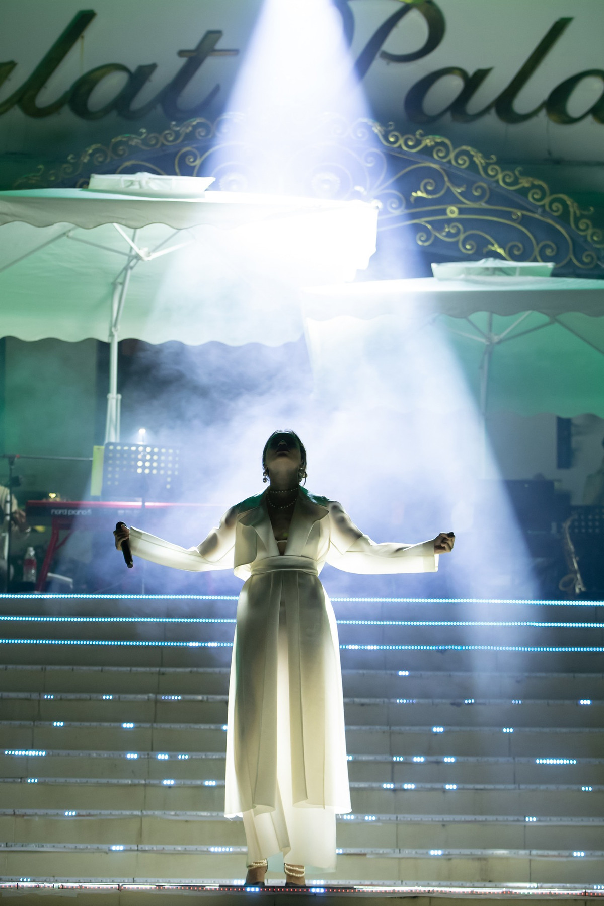 Chịu đựng mọi lời khen chê, thậm chí từng có lượng anti-fan đông đảo, Hồ Ngọc Hà vẫn nỗ lực hàng ngày để giữ vững "hào quang rực rỡ" của mình.