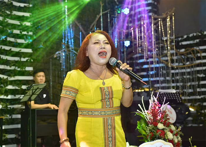 Sau một thời gian về quê, sức khỏe của giọng ca "Ly cà phê Ban Mê" dần cải thiện hơn. Chị bắt đầu trở lại với các sân khấu ca nhạc. "Bây giờ tôi sống với huyết áp, tiểu đường, thấp khớp... cân nặng chỉ còn có 50kg. Tôi khỏe lên là nhờ được hát lại và tập thể dục đều", Siu tâm sự với Tiền Phong.