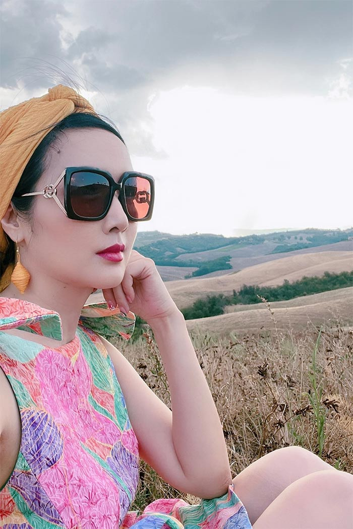 Những năm 90 người đẹp sinh năm 1971 là một trong những "nữ hoàng ảnh lịch" nổi tiếng hàng đầu của Việt Nam.