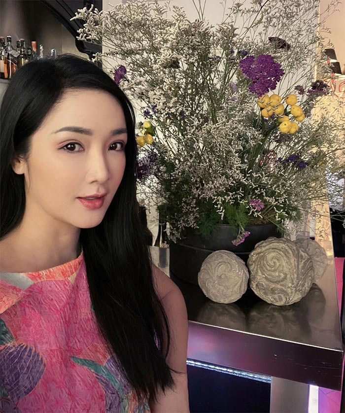 Giáng My không thu hút người đối diện bởi vẻ đẹp nóng bỏng mà ở cô toát lên vẻ đẹp đậm chất Á Đông, dịu dàng và quý phái.