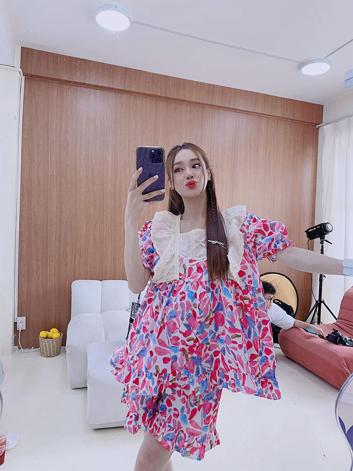 Cô được khen là nhuận sắc khi mang thai lần hai.