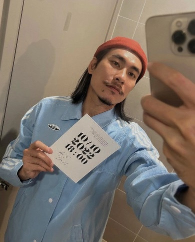 Về phía Kiều Minh Tuấn, sau khi đường ai nấy đi với Cát Phượng, nam diễn viên có phong độ nhan sắc bất thường.