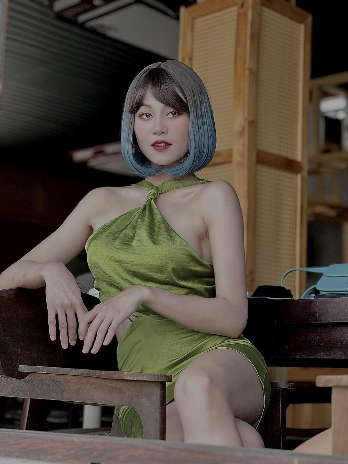 Trước "Biệt dược đen", Quỳnh Châu từng vào vai "tình địch" của diễn viên Anh Đào trong phim "Lối về miền hoa".