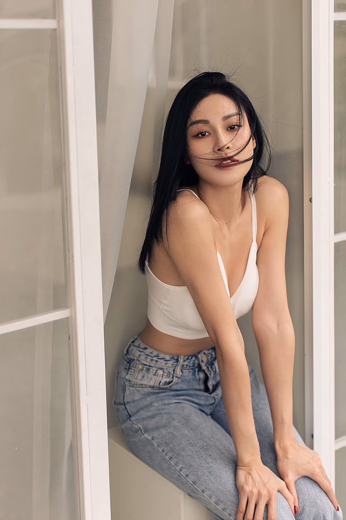 Quỳnh Châu từng được nhận xét là có nét đẹp giống với ca sĩ Hoàng Thùy Linh.