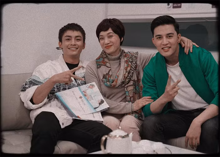 Lanh Thanh dong thieu gia gay tranh cai, soi loat “tong tai” tren phim