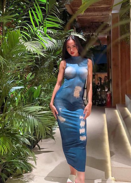 Nhiều năm qua, người đẹp Vũ Ngọc Anh được đặt biệt danh là "quả bom sexy" nhờ phong cách ăn mặc gợi cảm, táo bạo.