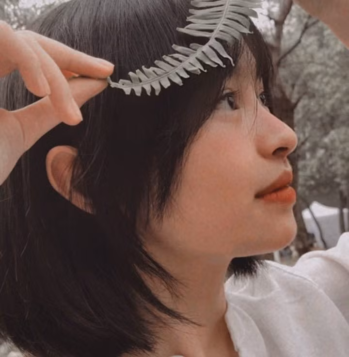 Qua chia sẻ của đạo diễn Lê Hiếu, có thể thấy ái nữ của cố nghệ sĩ Giang Còi sở hữu thành tích học tập đáng nể. Trước lời nhắn nhủ của anh trai, Hồng Phúc gửi lời cảm ơn anh và mọi người đã dành thật nhiều tình cảm cho cô bạn cùng gia đình.