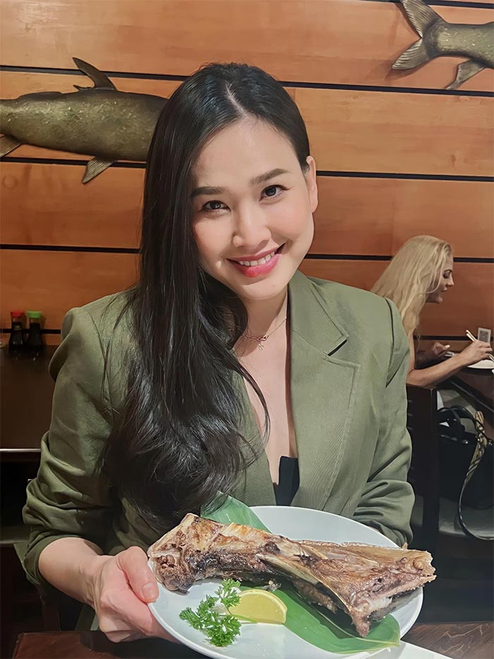 Bà mẹ một con nhận được nhiều lời khen ngợi về nhan sắc, đặc biệt là làn da sau sinh.