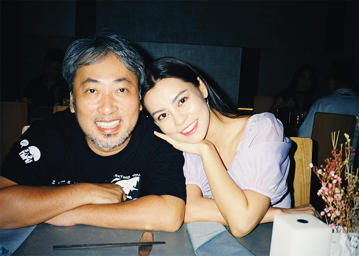 Đạo diễn Nguyễn Quang Dũng và bạn gái công khai mối quan hệ từ tháng 6/2023.