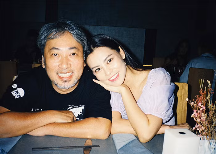 Đạo diễn Nguyễn Quang Dũng và bạn gái công khai mối quan hệ từ tháng 6/2023.