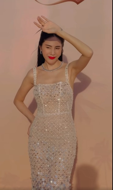 Fan "té ngửa" trước món đồ bình dân được nữ ca sĩ giữ gìn suốt 3 năm qua như "báu vật".