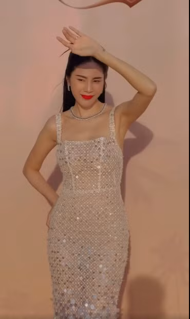 Fan "té ngửa" trước món đồ bình dân được nữ ca sĩ giữ gìn suốt 3 năm qua như "báu vật".