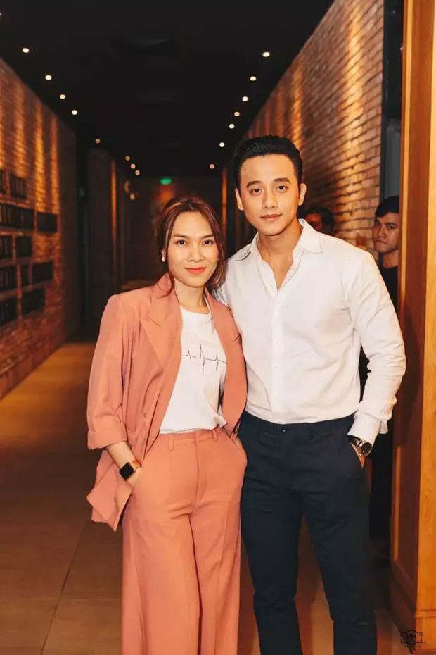 Giọng ca "Nhé anh" thanh minh, cô và nam diễn viên kém 10 tuổi chỉ là bạn và hợp tính nhau. Cô cũng mến Mai Tài Phến bởi sự hiền lành, dễ thương và rất chu đáo. (Ảnh: Vietnamnet)