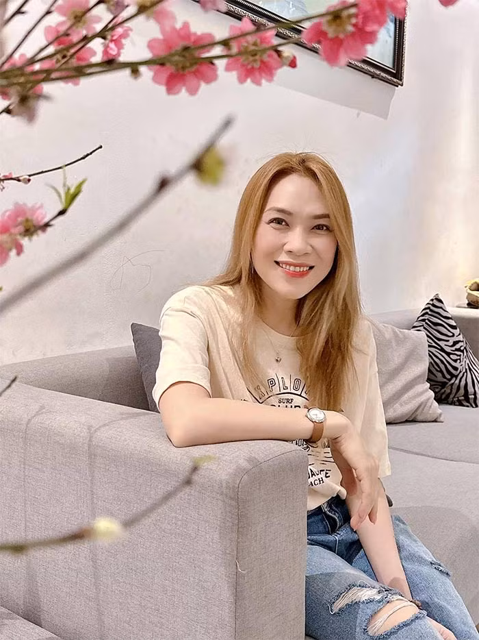 Trong clip Mỹ Tâm thừa nhận chưa từng cùng "nửa kia" ra rạp xem phim, cũng chưa cùng người thương đi nước ngoài du lịch vì với cô: "Đi ra nước ngoài là vui nhất! Nhưng tôi lại không thích ở nước ngoài. Đối với tôi, khi có một mối quan hệ nào đó, ở đâu cũng được, không nhất thiết là ở nước ngoài. Ở trong nhà cũng thấy vui nếu hai người có tình cảm với nhau...".