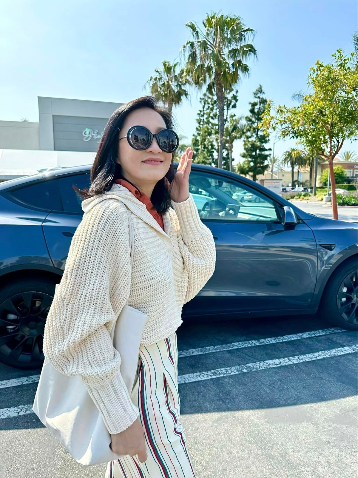 Cuộc sống an yên giúp Hồng Đào vẫn trẻ trung, gợi cảm ở tuổi 61.