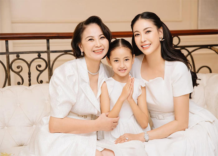 Cuộc hôn nhân với người chồng thứ hai, bà Kiều Oanh có thêm một con trai. Tuy nhiên cuộc hôn nhân này cũng chỉ kéo dài 12 năm thì kết thúc. (Ảnh: FBNV)