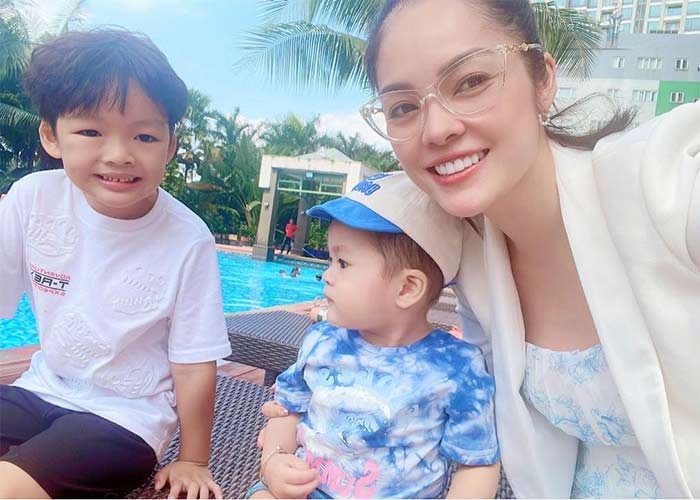 Hai con trai là động lực để Dương Cẩm Lynh quay trở lại với công việc. Bà mẹ hai con đã nỗ lực hết sức để chăm sóc con, đặc biệt khi bé trai thứ hai còn không được bố đẻ ngó ngàng tới.