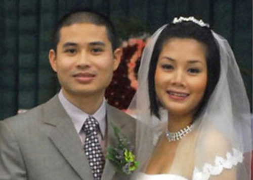 Hai năm sau, Bông Mai kết hôn lần thứ hai với Sơn Thạch - thành viên nhóm nhạc Anh Em và sinh một bé trai vào tháng 11/2007. Nhưng sau ba năm chung sống hai người cũng đường ai nấy đi. (Ảnh: Vietnamnet)