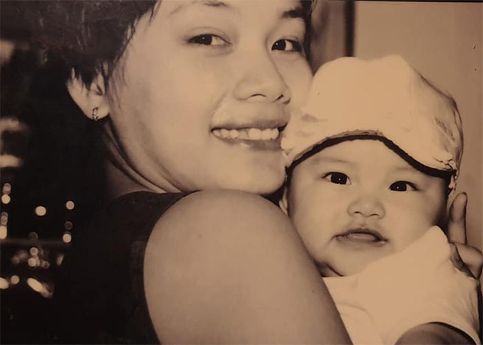 Bông Mai lập gia đình năm 24 tuổi rồi theo chồng vào TP HCM sinh sống sau khi nhóm Con gái tan rã. Vào Nam, Bông Mai không đi hát mà làm giảng viên trường Nghệ thuật Quân đội, sáng đi dạy, chiều về lo cơm nước cho chồng và con gái nhỏ. Thế nhưng, năm 2005, cô đột nhiên ly hôn và cùng con gái trở về Hà Nội.