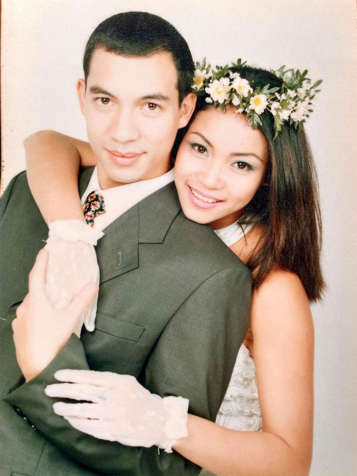 Năm 2001 Xuân Nhị kết hôn với Quốc Bình là tay trống lừng danh của ban nhạc Anh Em. Cặp đôi có chung hai con gái và sống rất hạnh phúc, viên mãn.