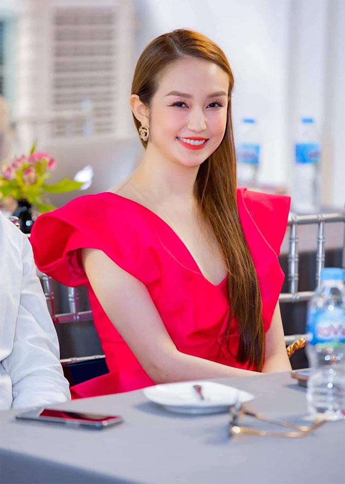 Ngoài ra, sự yêu chiều của Tuấn Hưng cũng là một trong những yếu tố giúp Hương Baby "lão hóa ngược".