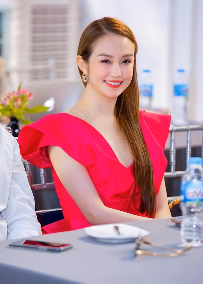 Ngoài ra, sự yêu chiều của Tuấn Hưng cũng là một trong những yếu tố giúp Hương Baby "lão hóa ngược".