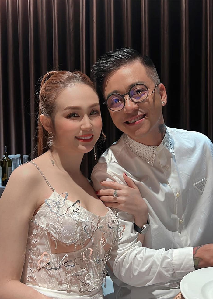 Tuấn Hưng từng chia sẻ, anh tự hào vì có vợ vừa xinh vừa giỏi.