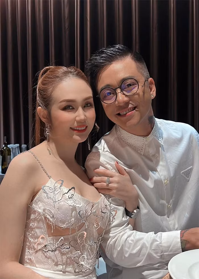 Tuấn Hưng từng chia sẻ, anh tự hào vì có vợ vừa xinh vừa giỏi.