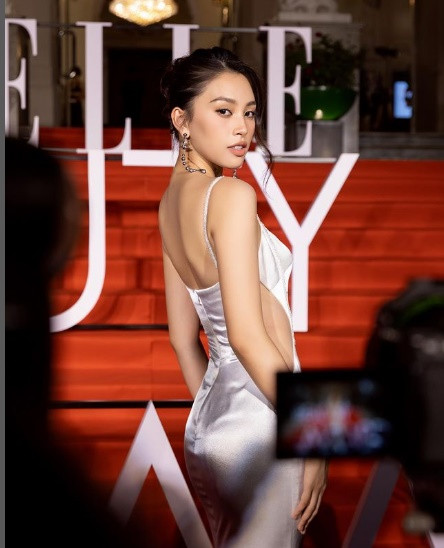 Nàng hậu có gương mặt tỉ lệ vàng luôn cố gắng hoàn thiện bản thân.