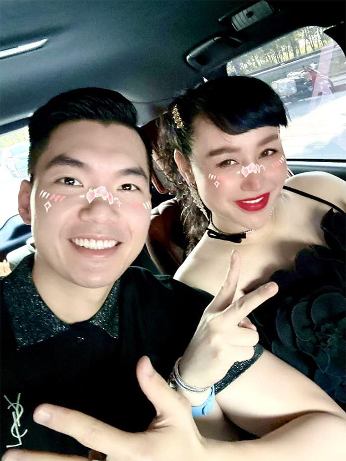 Cuộc sống của người mẫu Trương Nam Thành và vợ đại gia hơn anh 15 tuổi cũng được nhiều người chú ý. Nam người mẫu sinh năm 1991 kết hôn với nữ đại gia sinh năm 1976 vào năm 2018. Đến tháng 8/2019, vợ chồng nam người mẫu đón hai quý tử song sinh.