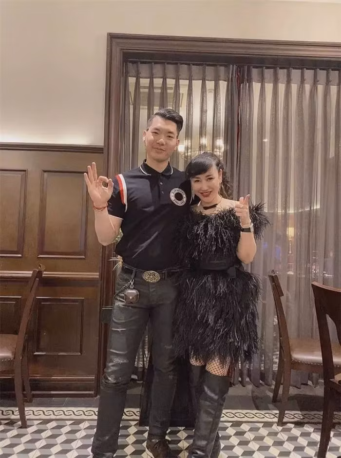 Mặc dù ít khi khoe ảnh chụp cùng nhau lên mạng xã hội nhưng Trương Nam Thành và vợ đại gia đang có cuộc sống hạnh phúc và ngọt ngào.