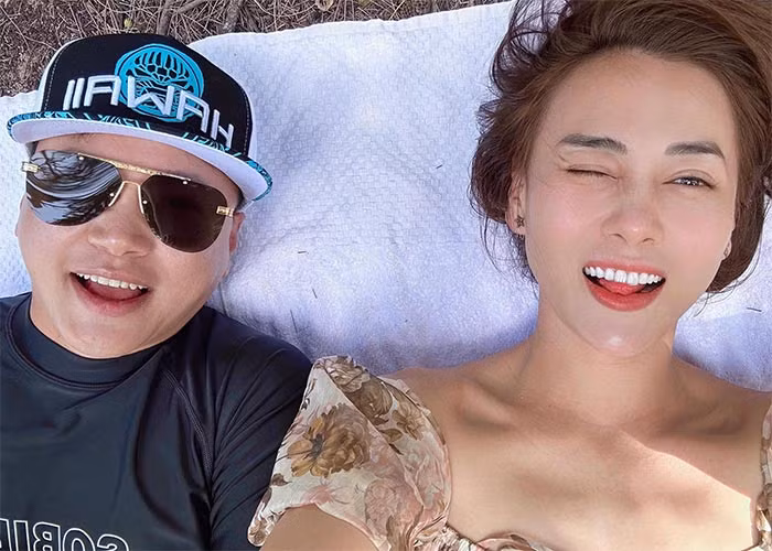 Shark Bình và Phương Oanh đã có những giây phút thực sự thư giãn trong chuyến du lịch. "Picnic kiểu thổ dân", chồng Phương Oanh viết trên trang cá nhân.