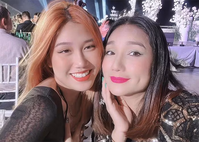  Con gái MC Cát Tường tên là Nguyễn Cát Tường An (tên gọi ở nhà là Nauy), sinh năm 2002, là du học sinh ngành Quản trị kinh doanh tại Australia.