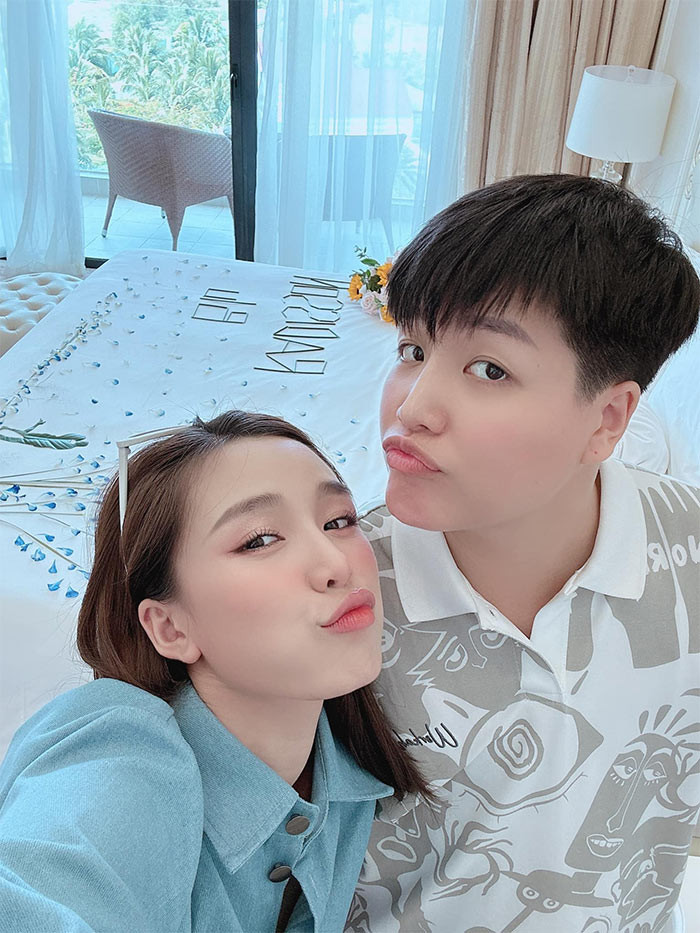 Tú Tri - YunBin luôn như hình với bóng trong các sự kiện và đời thường.