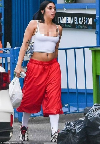 "Mọi người nghĩ tôi là đứa trẻ nhà giàu bất tài, sinh ra đã ngậm thìa vàng, nhưng không phải vậy", Leon nói trong một buổi phỏng vấn. (Ảnh: TheImageDirect.com)